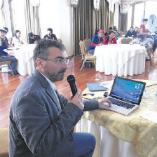 CAPACITACIN. El periodista David Dusster imparti un taller a los comunicadores de Sucre.