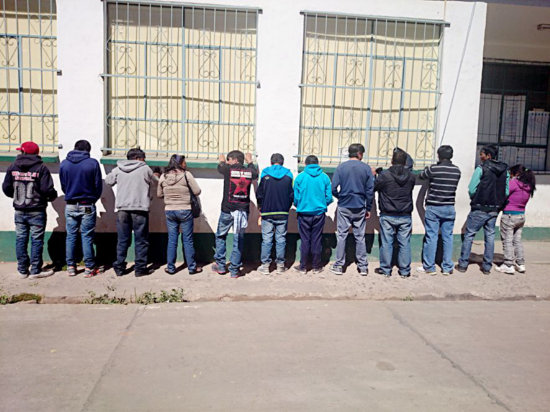 DETENCIN. La fuerza anticrimen detuvo a antisociales para prevenir la comisin de robos en el Mercado Campesino.