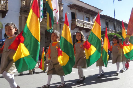 DESFILE. Los nios del nivel inicial demostraron su fervor cvico frente a la Casa de la Libertad.