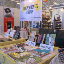 LIBROS. El stand de la Red de Editoriales Independientes de Bolivia en FIL, donde participa S.