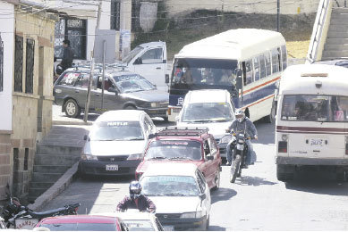 FILAS. Hubo trancaderas en las calles del centro.