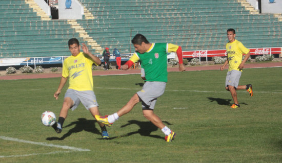 El delantero Diego Cabrera (d) y el volante mixto Diego Sandoval (i) son los rostros nuevos del campen nacional.