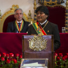 SESIN DE HONOR. El presidente Evo Morales brinda su mensaje de homenaje (arriba); la sesin realizada en la Casa de la Libertad (abajo).