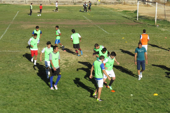 El club Stormers entren ayer en el estadio Sucre.