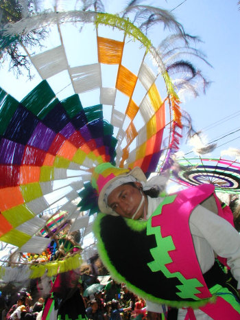 FOLCLORE. La danza de los Suris durante la Entrada de la Virgen de Guadalupe 2013.