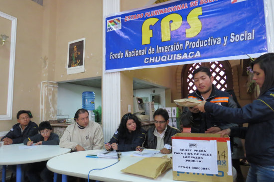 ACTO. La apertura de sobres en el FPS.