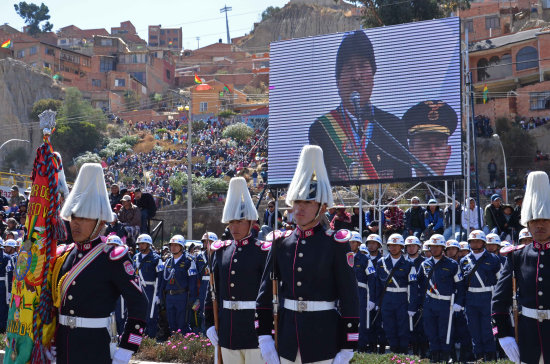 ANIVERSARIO. Las FF.AA. celebraron 189 años de su creación con la gran parada militar en La Paz. En Sucre, soldados y premilitares juraron defender a la Patria.