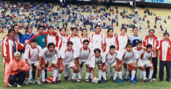 La selección chuquisaqueña Sub 19 que conquistó el título en 2004.