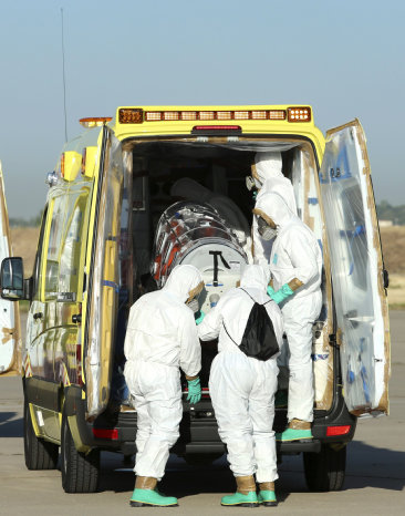 EMERGENCIA. Llegada a Madrid del sacerdote español Miguel Pajares, repatriado de Liberia.