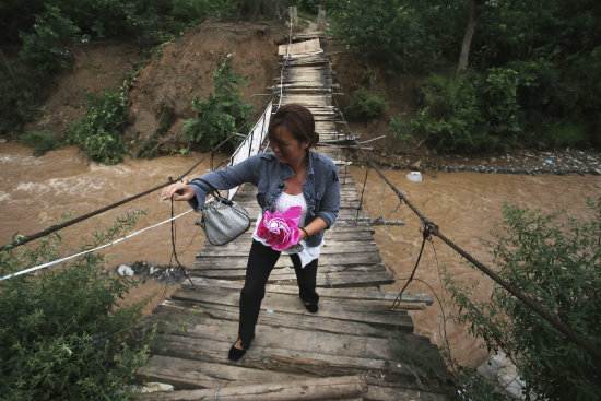 DESTRUCCIÓN. El fuerte terremoto dejó también cuantiosas pérdidas materiales en Yunnan.