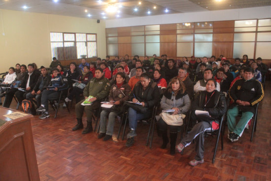 La reunin informativa y tcnica se desarroll ayer, en presencia de los profesores de educacin fsica.