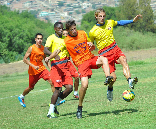 Wilstermann quiere debutar con triunfo en su casa.