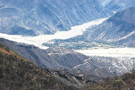 CONTAMINACIN. La actividad minera que se desarrolla en las provincias Nor y Sud Chichas baja con desechos minerales de alto riesgo.