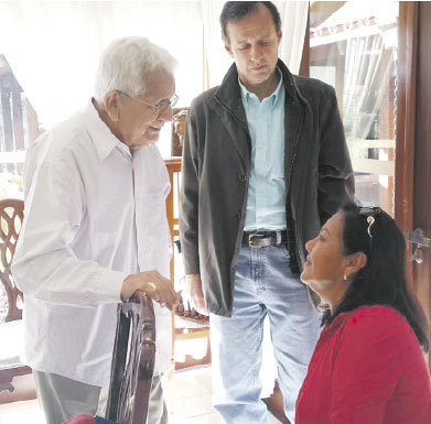 ENCUENTRO. El Cardenal y los candidatos.