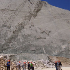 YACIMIENTO. El faralln de Cal Orck'o es el principal atractivo del Parque Cretcico.