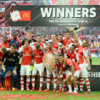 Los jugadores del Arsenal festejan el ttulo conseguido en Wembley.