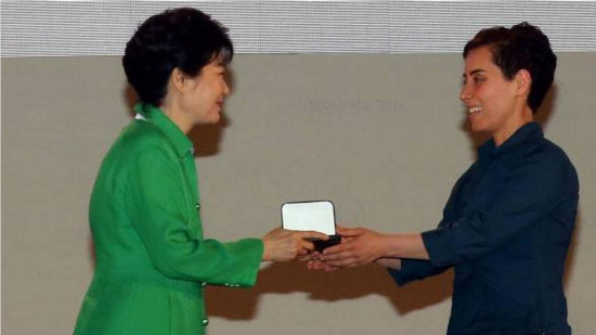 FIGURA. La matemtica Mirzakhani al recibir el premio esta madrugada.