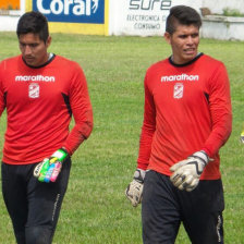 El arquero Arancibia (d) lleva cinco aos jugando en la Liga.