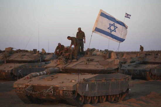 TREGUA. Ejrcito israel en la frontera con Gaza.