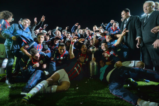 El equipo argentino consigui por primera vez en su historia el ttulo de la Copa Libertadores, luego de vencer en la final al Nacional de Paraguay.