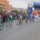 Los ciclistas que se fugaron del pelotn durante uno de los ltimos giros de la competencia de ayer, en su primera etapa, que se corri en las avenidas Jaime y Germn Mendoza de la Capital.