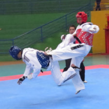 Un combate sostenido ayer, en el tercer ranking nacional de taekwondo, en el coliseo Jorge Revilla Aldana.