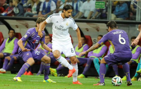 Sami Khedira (c) regal el baln en el segundo gol del Fiorentina.