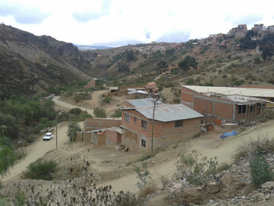 EXPANSIN. Una vista general del Barrio Bajo Japn, que es parte del Distrito 5 de la ciudad. No hay accesos definidos, apenas les llega la energa elctrica y no tienen agua potable.