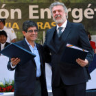 ADENDA. El Presidente de YPFB (izq) y el Director de Gas y Energa de Petrobras.