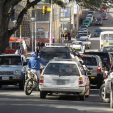 VEHCULOS. El crecimiento del parque automotor gener congestin vehicular y contaminacin del medio ambiente, entre otros problemas.