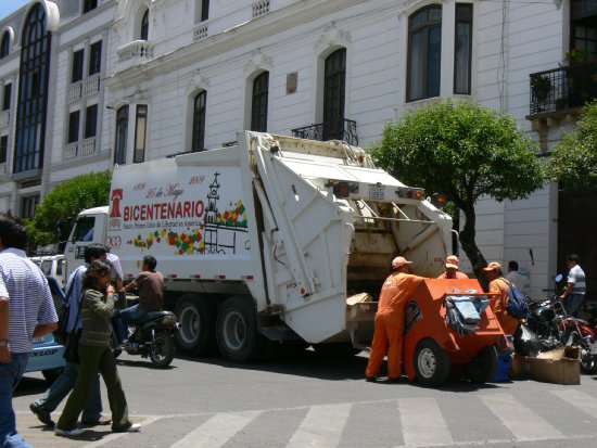 EMAS. Hay carencia de carros basureros.