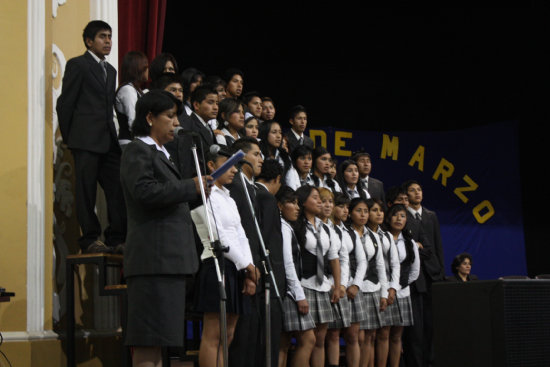 BENEFICIARIOS. El bono Juancito Pinto ahora alcanzar a quinto y sexto de secundaria.