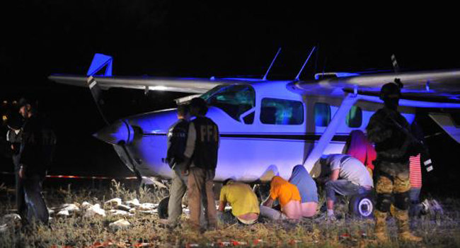 DETENIDOS. La avioneta y los pilotos bolivianos fueron aprehendidos en flagrancia.