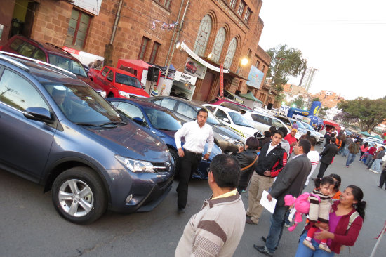 ESCENARIO. La plaza Aniceto Arce es el espacio donde exponen sus vehculos cero kilmetros los ms de diez concesionarios.