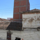 FUERA DE NORMA. La construccin se levanta en pleno centro histrico patrimonial.