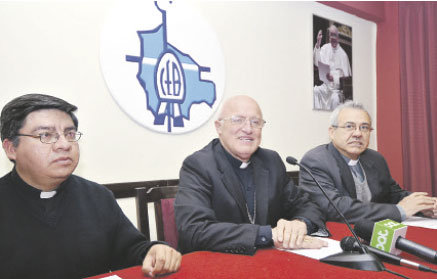 POSICIN. La rueda de prensa de la Conferencia Episcopal de Bolivia (CEB), ayer.