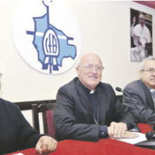 POSICIN. La rueda de prensa de la Conferencia Episcopal de Bolivia (CEB), ayer.