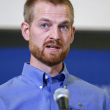 RECUPERADO. Kent Brantly tras la conferencia de prensa en el hospital Emory.