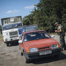 GUERRA. Controles cerca de Kiev.