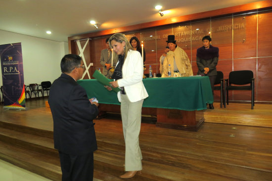 POSESIN. Freddy Lupa Totola forma parte del Tribunal de tica en Chuquisaca.