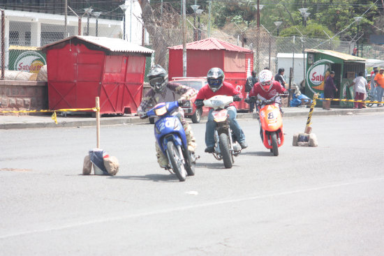 La primera carrera de motos callejeras se correr hoy, domingo.