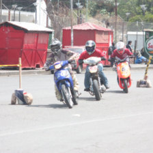 La primera carrera de motos callejeras se correr hoy, domingo.