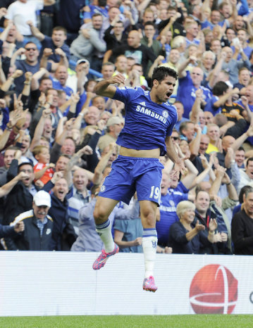 El hispano brasileo Diego Costa marc el primer gol en el triunfo del Chelsea, en la Liga inglesa.