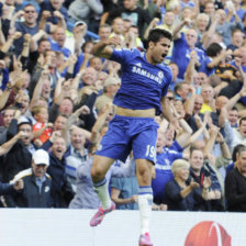 El hispano brasileo Diego Costa marc el primer gol en el triunfo del Chelsea, en la Liga inglesa.