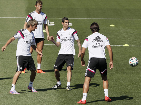 El argentino ngel Di Mara (c) est con un paso fuera del Real Madrid.