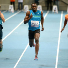 Usain Bolt (d) gan su primera prueba de 100 metros de este ao.