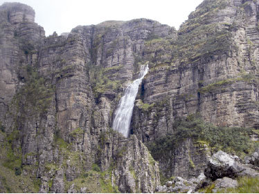 CASCADA. Pajcha de Qhewa Chala, se ubica en el municipio San Lucas de Chuquisaca.