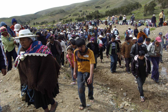 HECHO. Los familiares de las dos personas quemadas en territorio potosino.