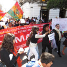 PROTESTA. Manifestantes marcharon ayer en Sucre contra las medidas del SIN.