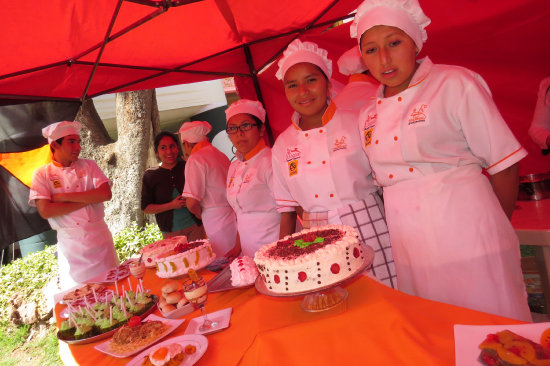 FERIA. Unos 300 alumnos mostraron sus capacidades en diferentes especialidades.